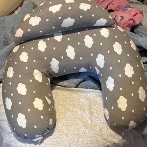Gray Cloud Pattern Nursing Pillow